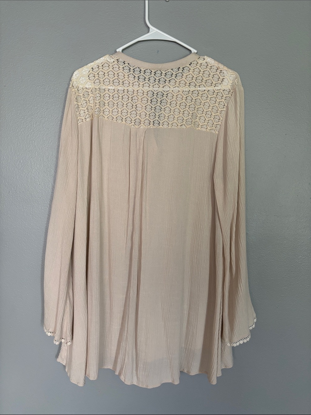 Women's Cream Lace Yoke Long-Sleeve Blouse